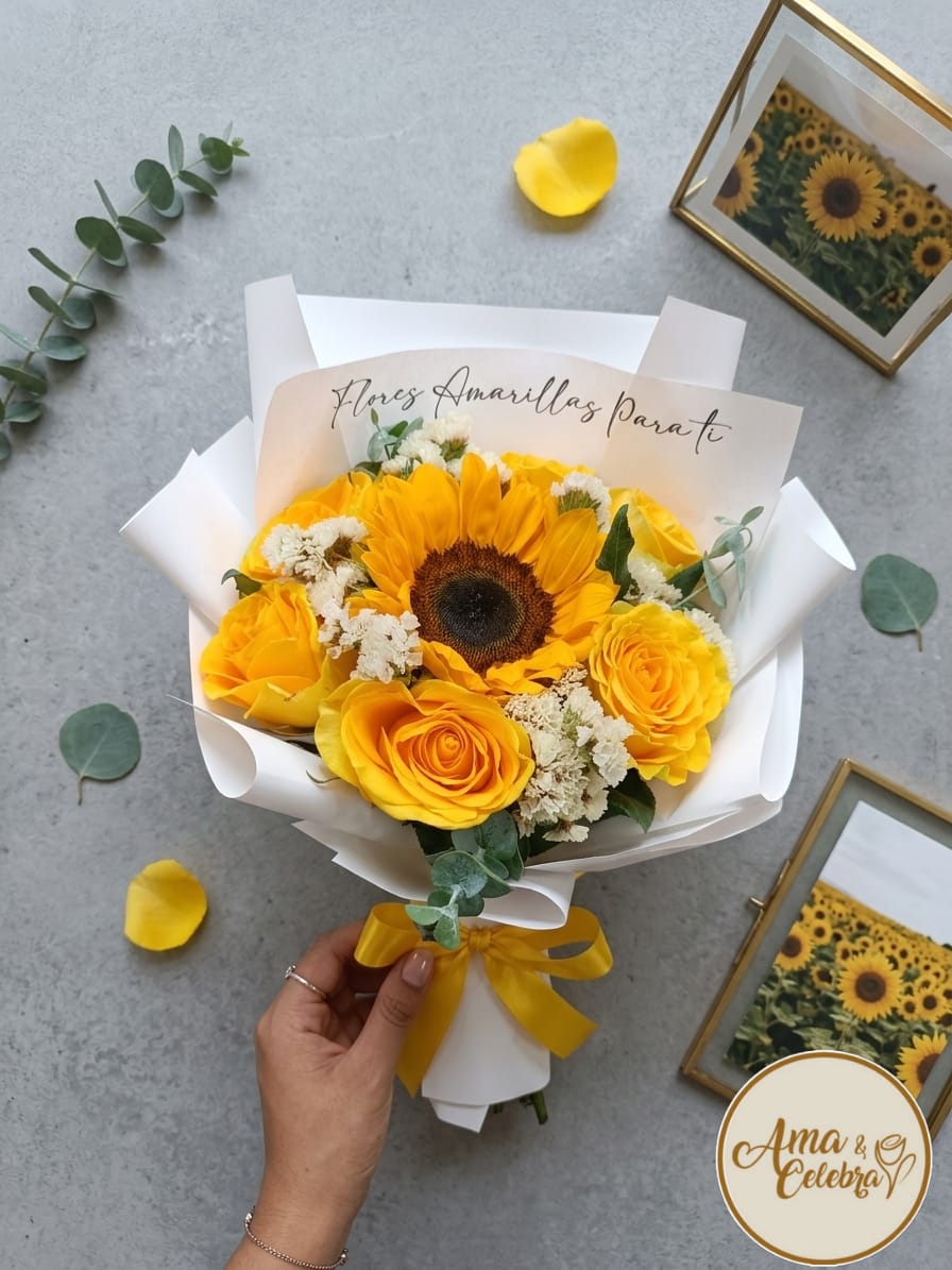 Bouquet de 7 rosas y girasol